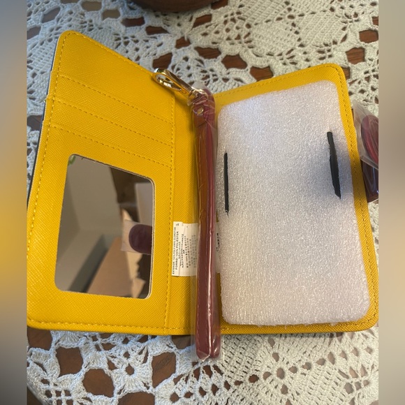 Cell case - Picture 3 of 5